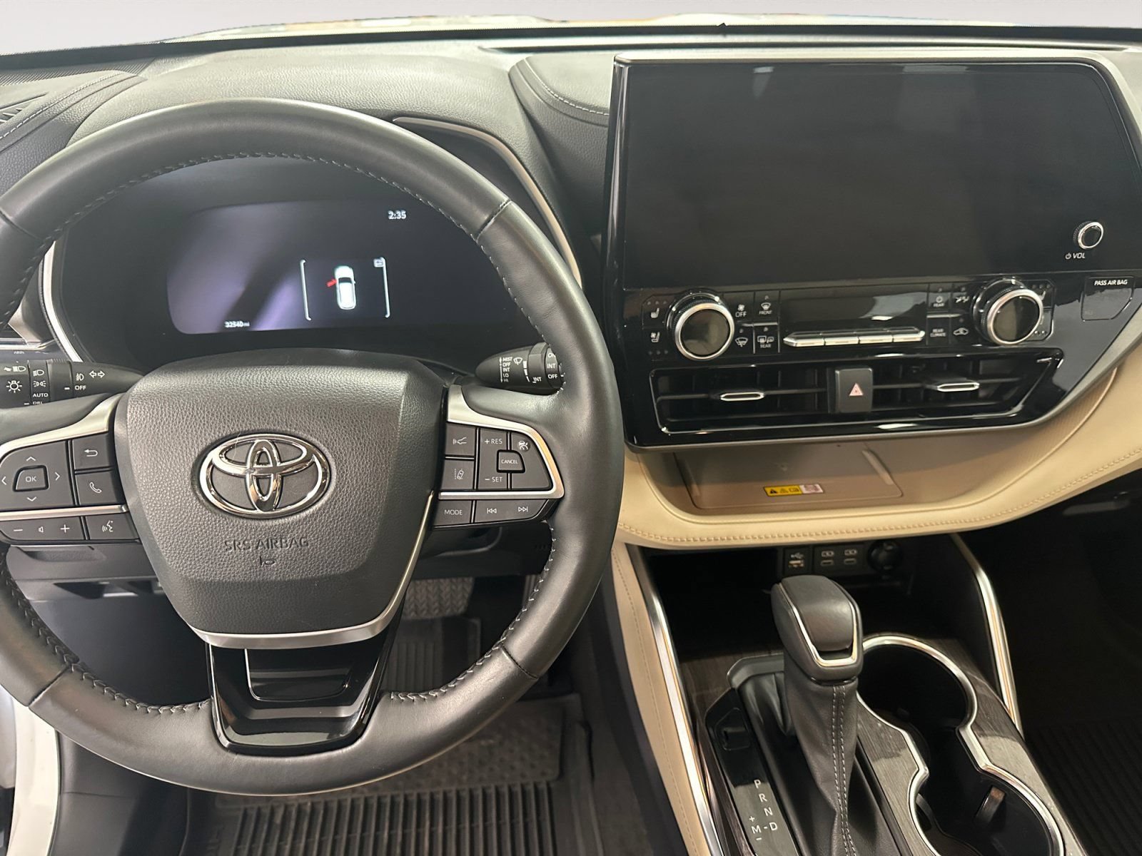Used 2023 Toyota Highlander Limited AWD/4WD image 8