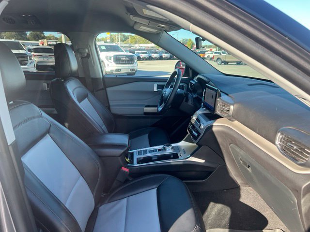 Certified 2023 Ford Explorer XLT w/ Equipment Group 202A RWD image 11