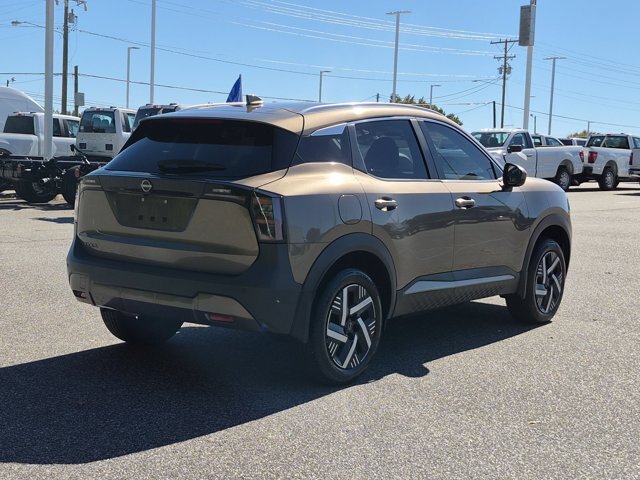 Used 2025 Nissan Kicks SV w/ SV Premium Package FWD image 4