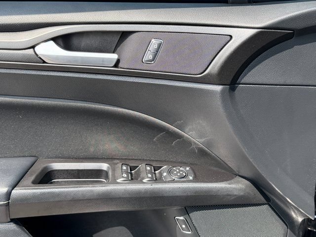 Certified 2018 Ford Fusion SE w/ Equipment Group 601A FWD image 25