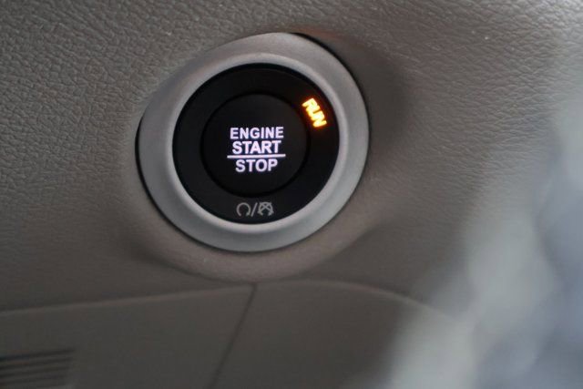 Used 2024 Chrysler Pacifica Touring-L image 7