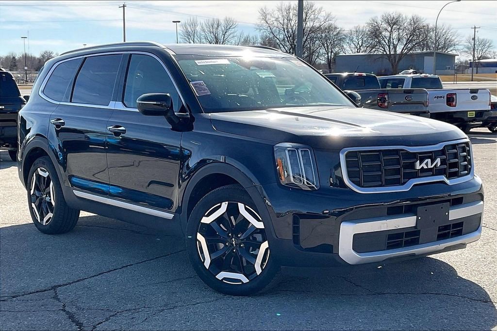 Used 2025 Kia Telluride S image 3