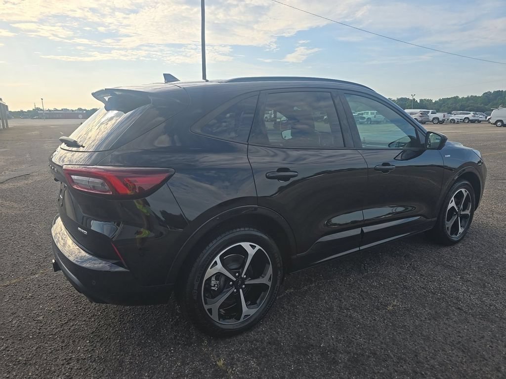 Certified 2023 Ford Escape ST-Line Select w/ Tech Pack #2 AWD/4WD image 2