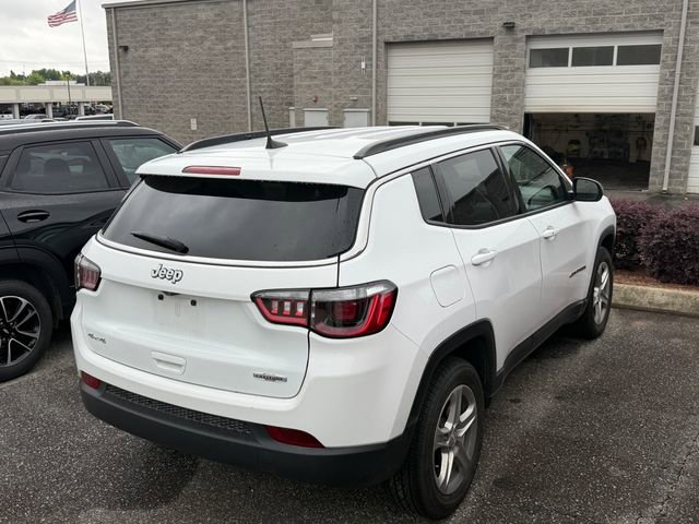 Used 2024 Jeep Compass Latitude AWD/4WD image 2