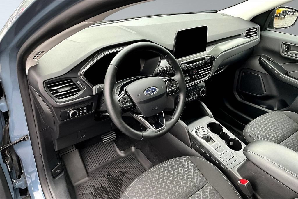 Certified 2025 Ford Escape Active w/ Cold Weather Package FWD image 17