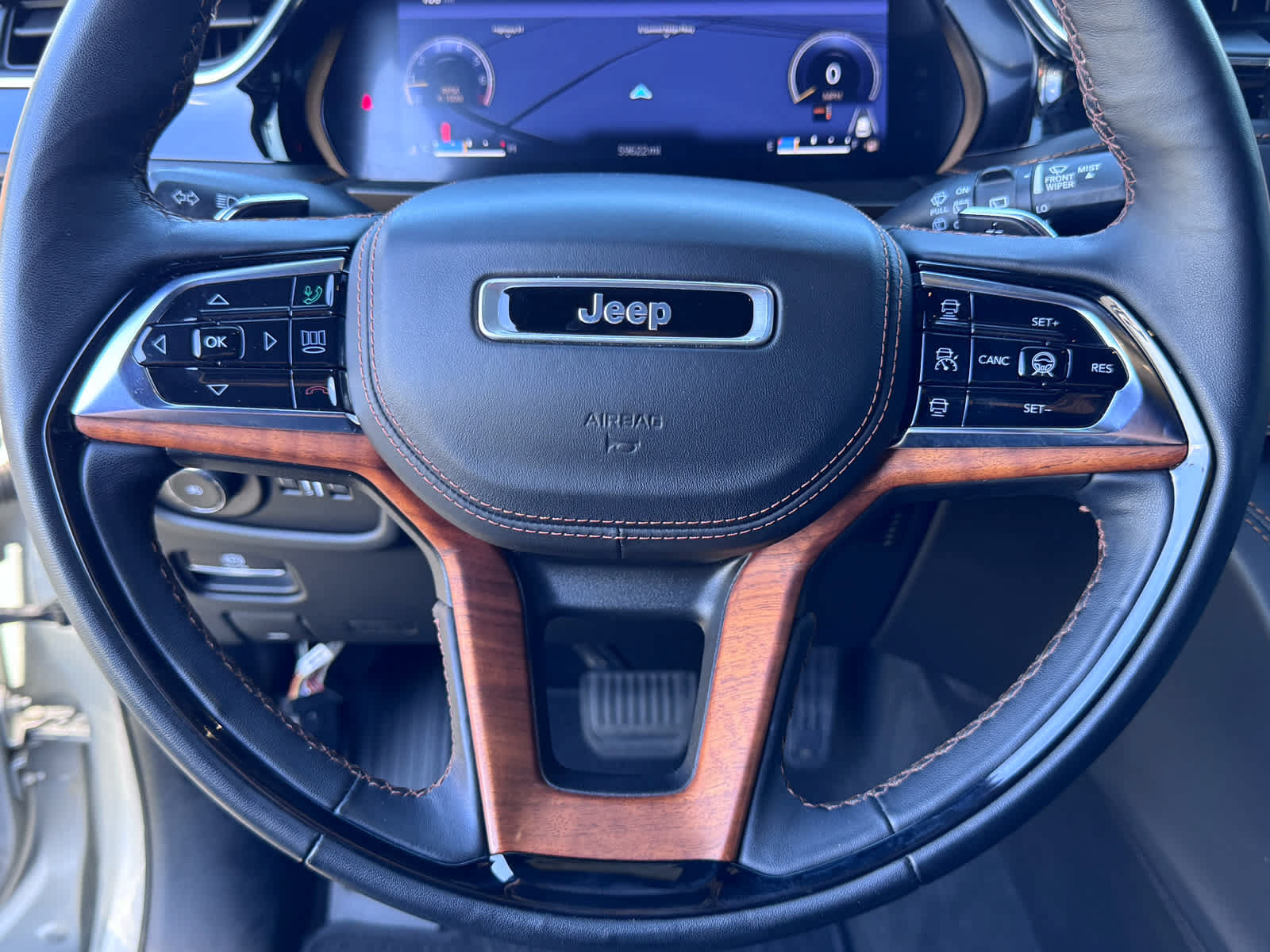 Used 2022 Jeep Grand Cherokee L Summit AWD/4WD image 33