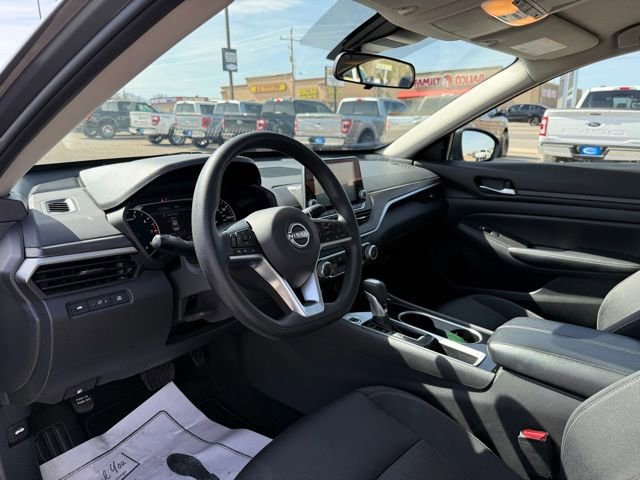 Used 2024 Nissan Altima 2.5 SV image 12