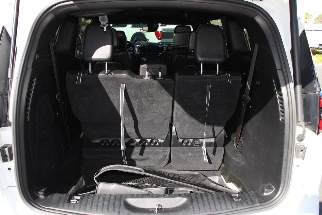 Used 2023 Chrysler Pacifica Touring-L w/ Uconnect Theater Family Group FWD image 25