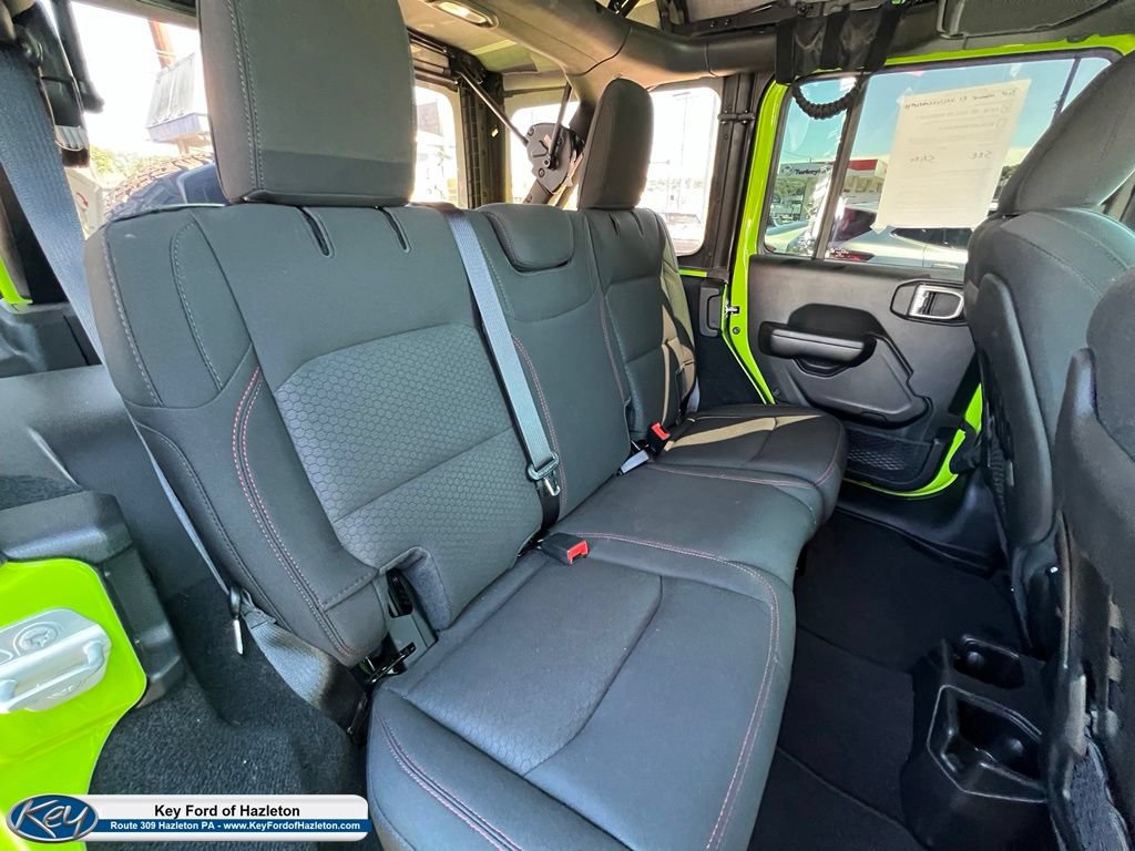 Used 2021 Jeep Wrangler Unlimited Rubicon w/ Xtreme Recon 35" Tire Package AWD/4WD image 31
