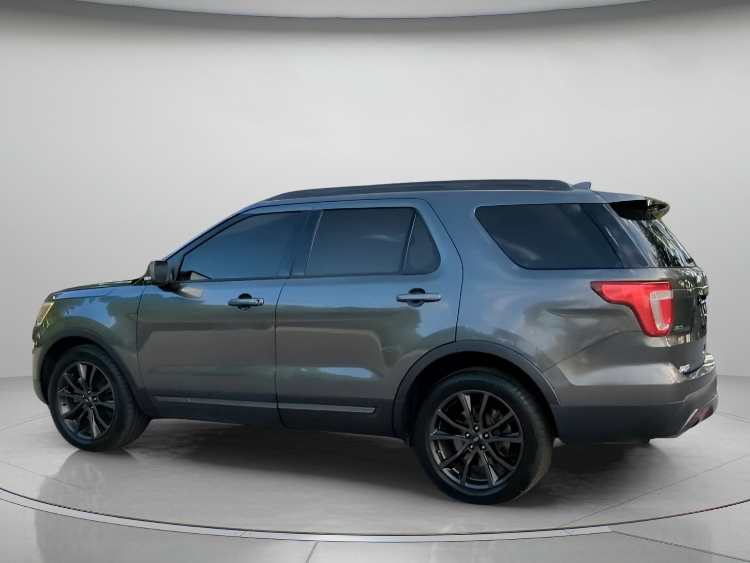 Certified 2017 Ford Explorer XLT w/ Equipment Group 202A FWD image 18