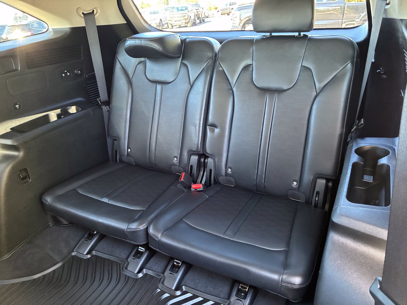 Used 2025 Kia Sorento S w/ Panoramic Sunroof Package FWD image 15