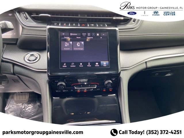 Used 2023 Jeep Grand Cherokee L Laredo image 20