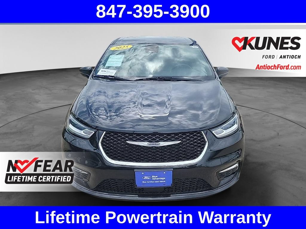 Used 2025 Chrysler Pacifica Select FWD image 2