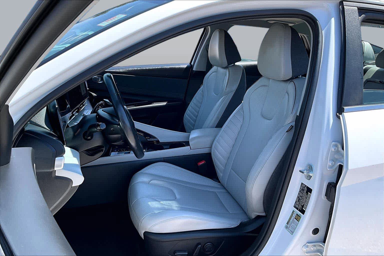 Used 2025 Hyundai Elantra Limited FWD image 8