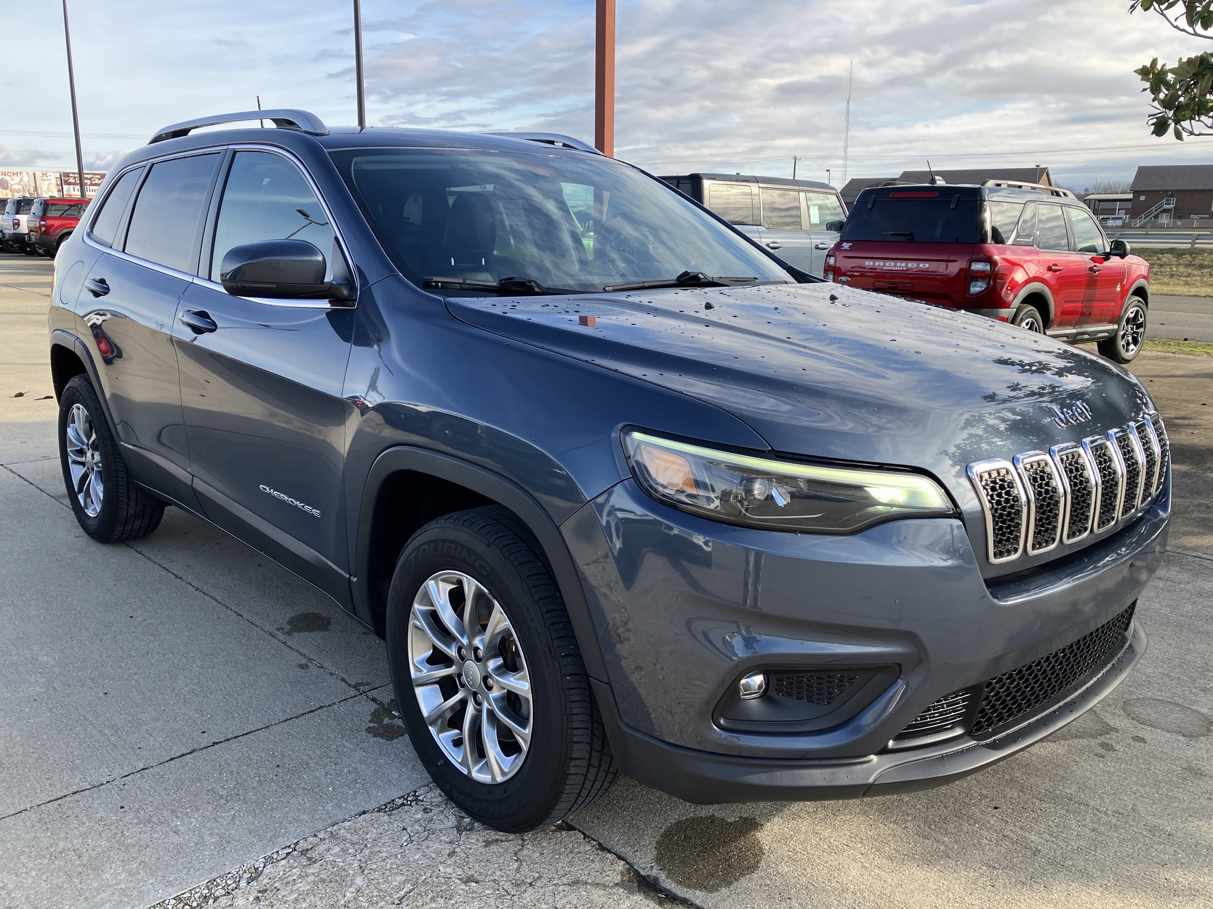 Used 2020 Jeep Cherokee Latitude Plus image 8