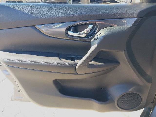 Used 2018 Nissan Rogue S AWD/4WD image 15