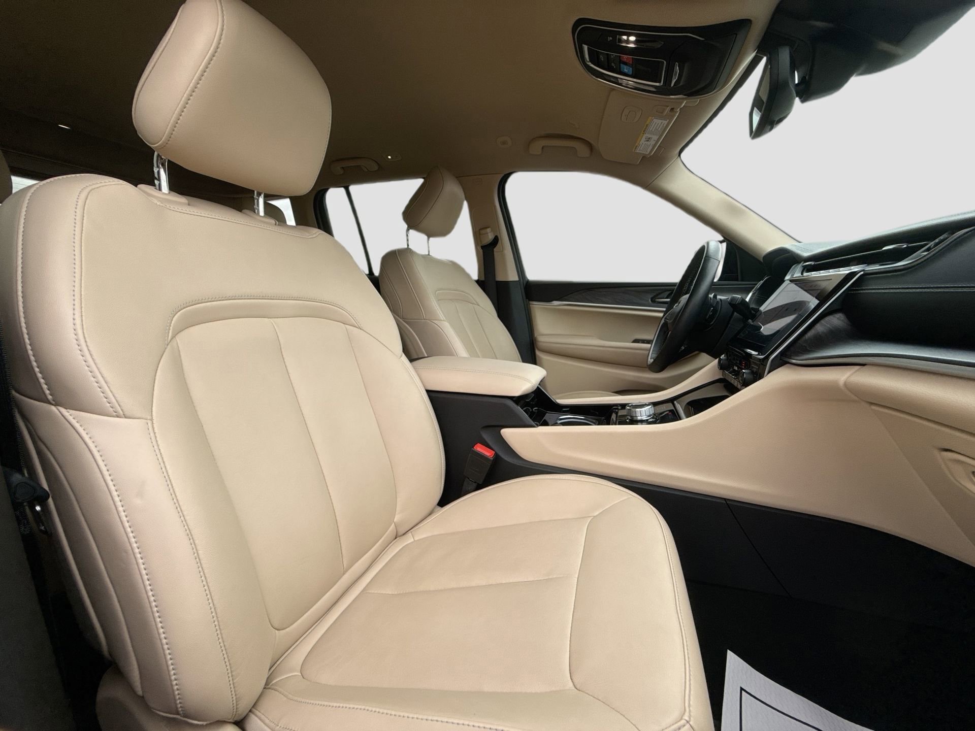 Used 2022 Jeep Grand Cherokee Limited image 27