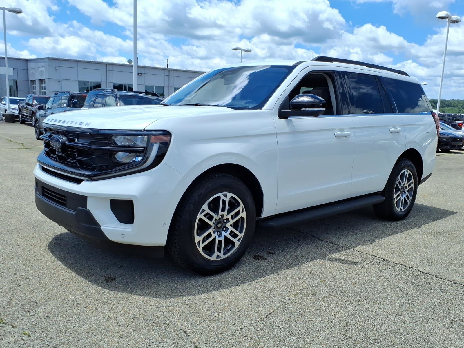 Certified 2025 Ford Expedition Active AWD/4WD image 3