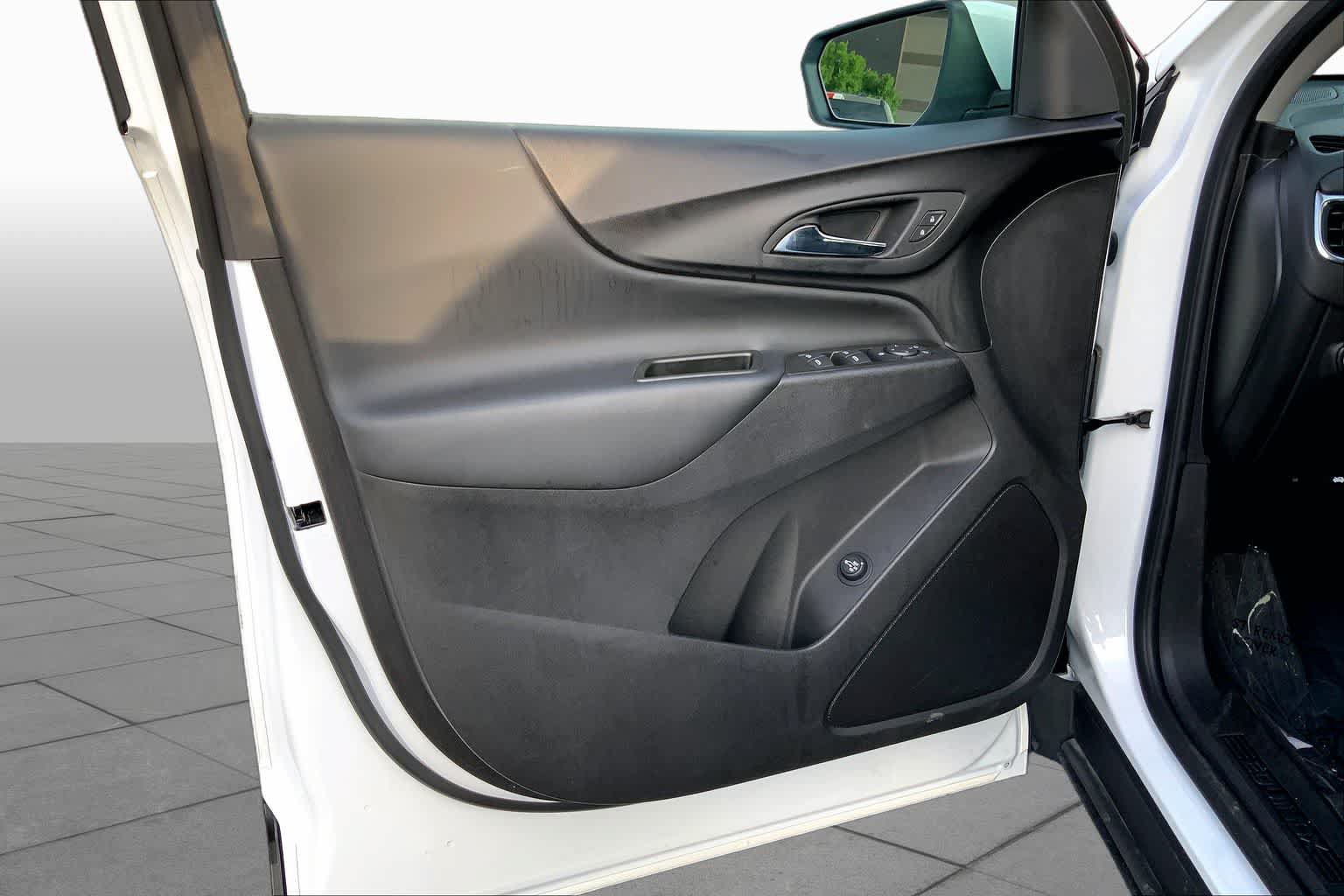 Used 2024 Chevrolet Equinox LT w/ LPO, Floor Liner Package FWD image 21