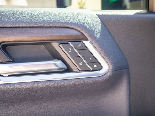 Used 2025 Chevrolet Silverado 2500 High Country w/ Technology Package AWD/4WD image 19