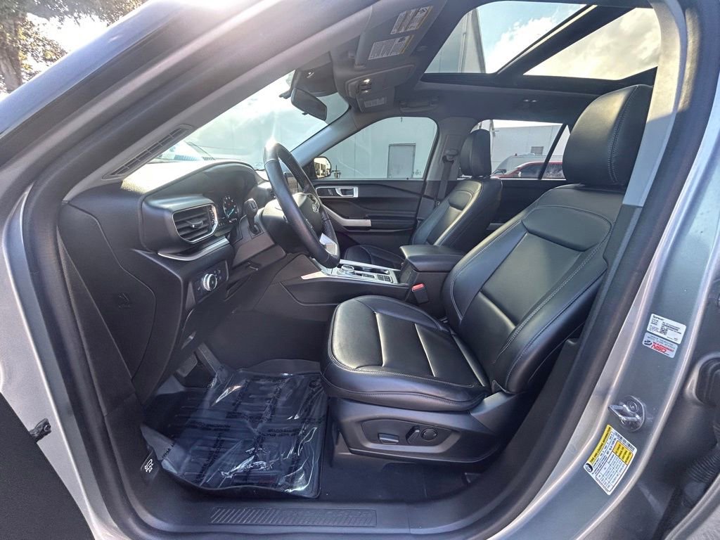 Certified 2022 Ford Explorer XLT w/ Equipment Group 202A image 11