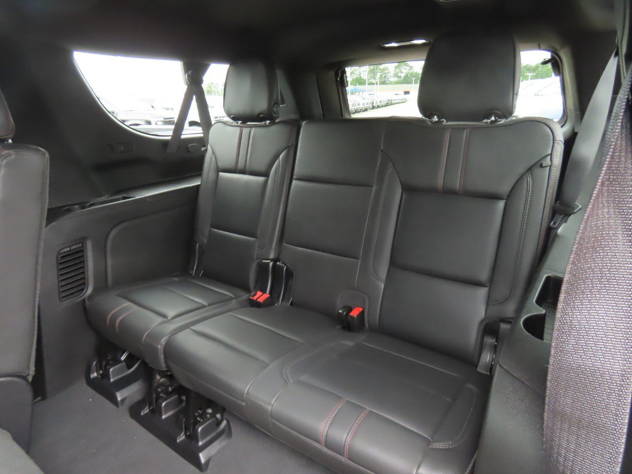 Used 2023 Chevrolet Suburban RST w/ Luxury Package RWD image 15