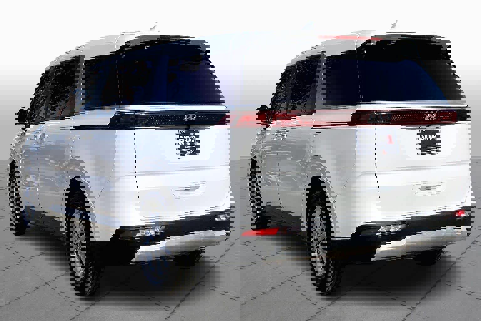 Used 2023 Kia Carnival LX image 10