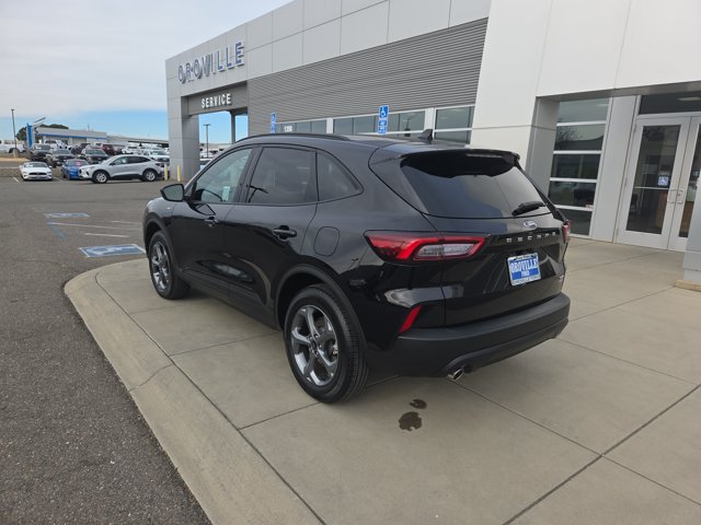 Certified 2025 Ford Escape ST-Line AWD/4WD image 3
