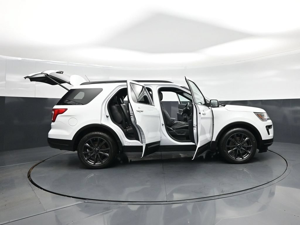 Certified 2019 Ford Explorer XLT w/ Equipment Group 202A FWD image 4