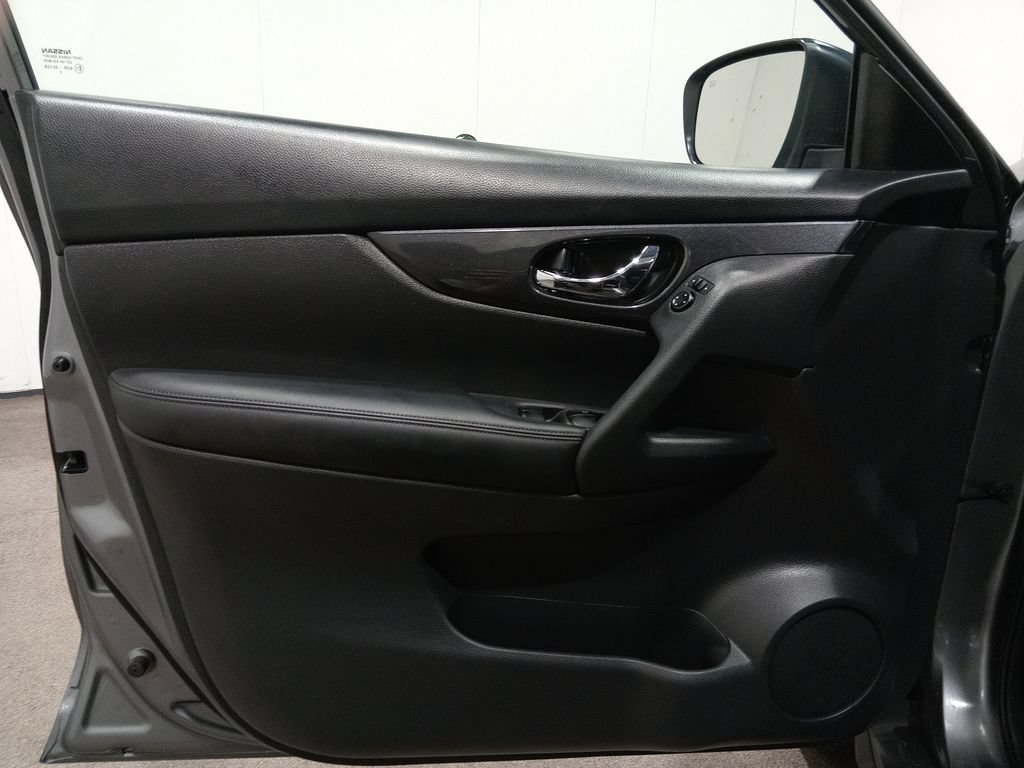 Used 2017 Nissan Rogue S w/ S Appearance Package AWD/4WD image 16