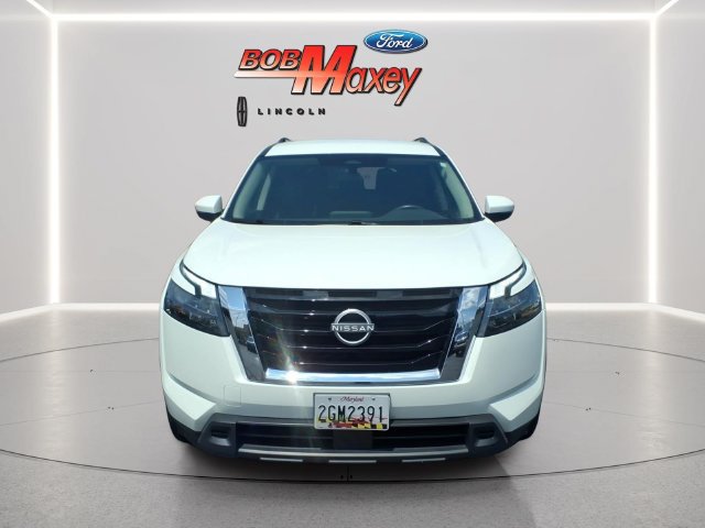 Used 2025 Nissan Pathfinder SV AWD/4WD image 2
