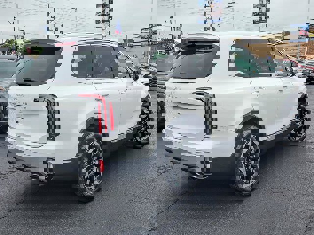 Used 2024 Kia Telluride EX w/ EX Captain's Chair Package image 10