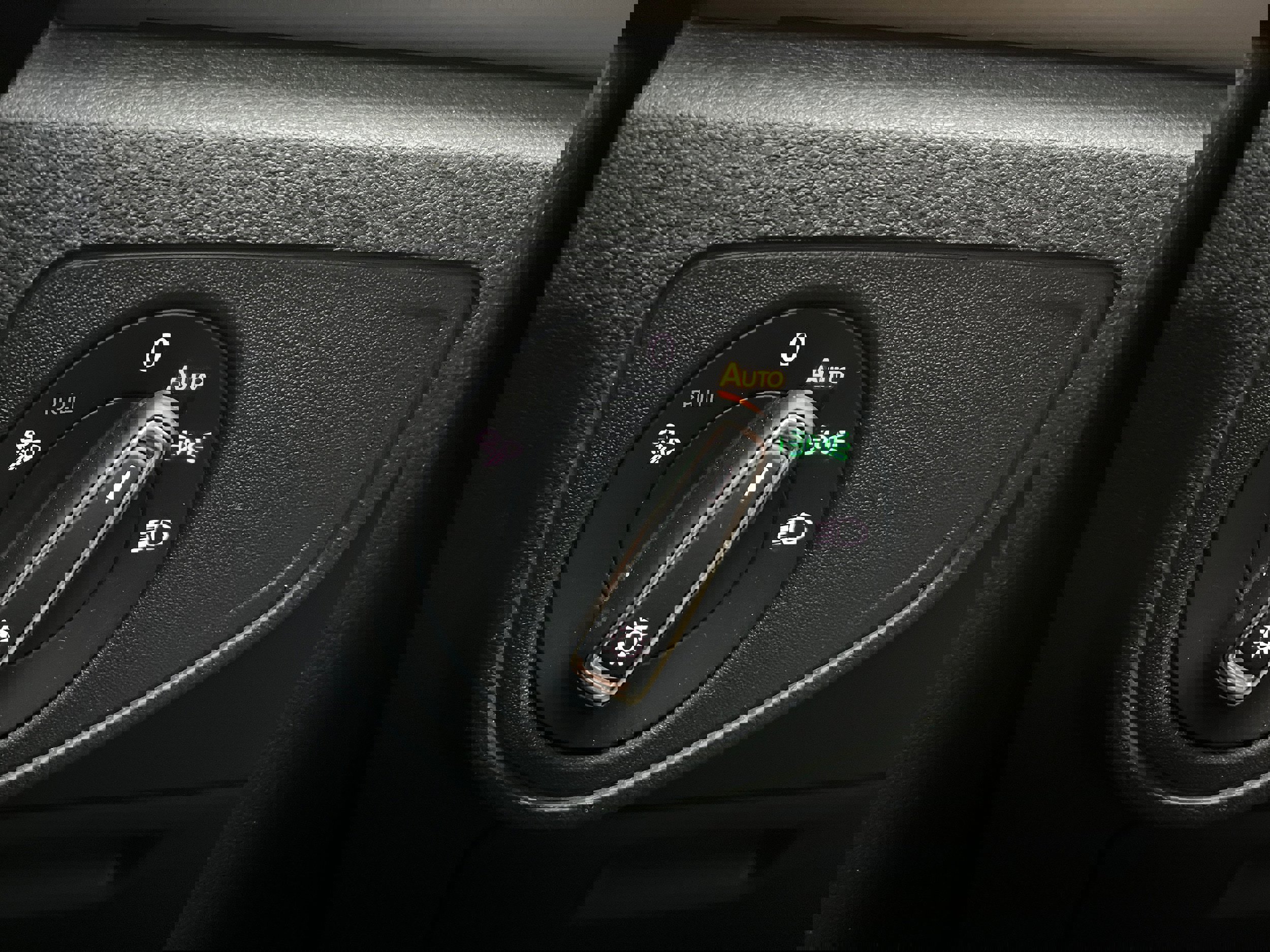 Used 2021 Volkswagen Atlas SE image 25