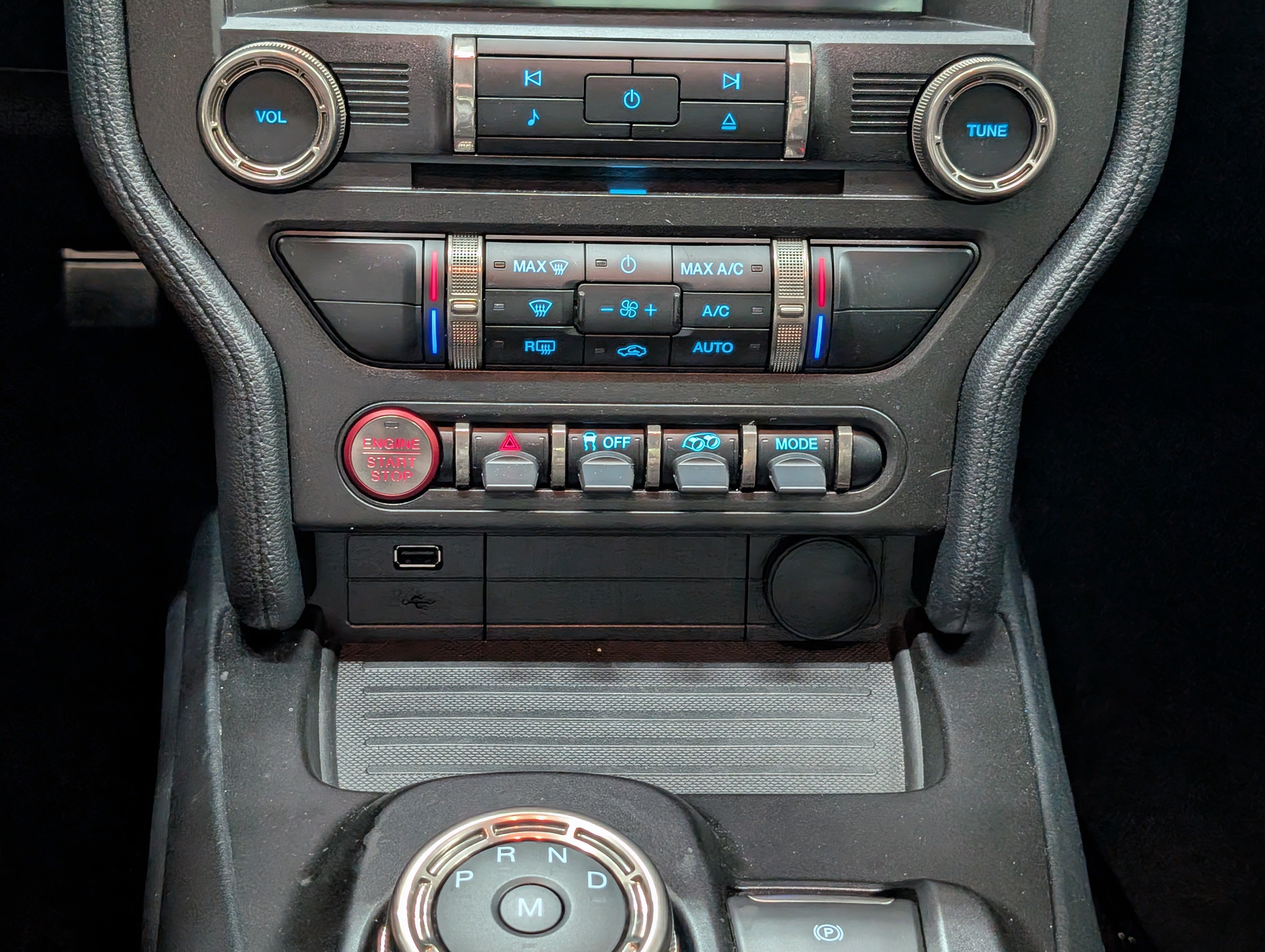 Certified 2020 Ford Mustang Shelby GT500 w/ Carbon Fiber Track Pack RWD image 23