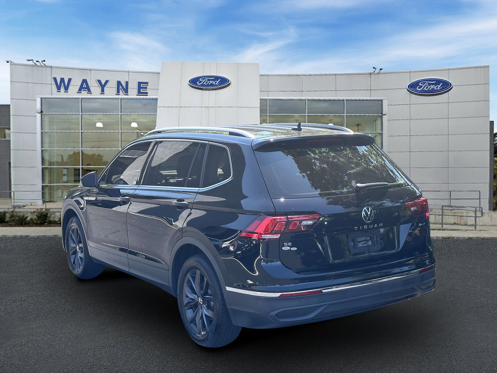 Used 2022 Volkswagen Tiguan SE AWD/4WD image 4