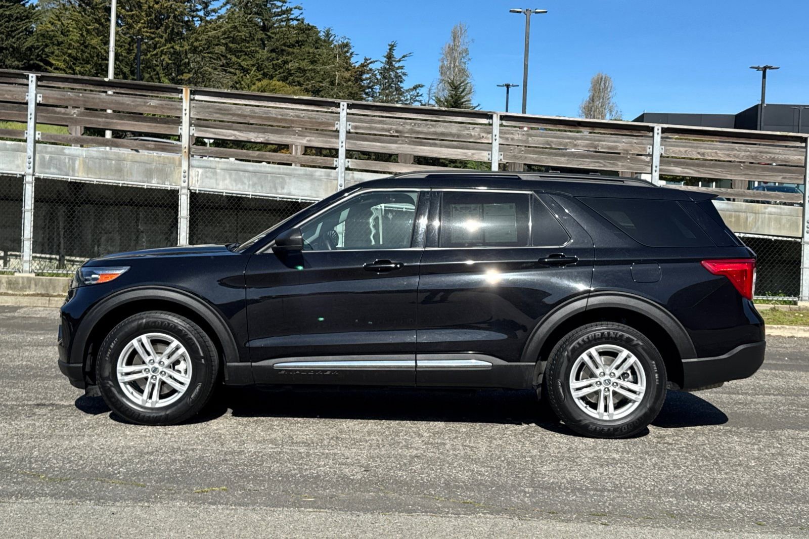 Certified 2022 Ford Explorer XLT w/ Equipment Group 202A image 7