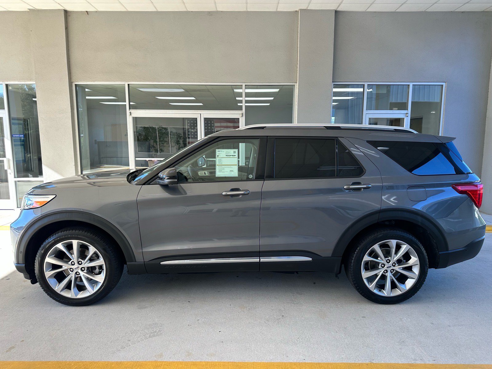 Certified 2021 Ford Explorer Platinum w/ Equipment Group 601A AWD/4WD image 4