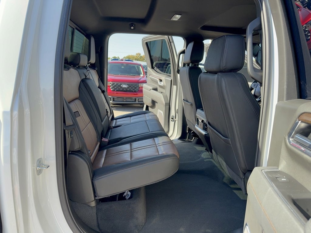 Used 2025 Chevrolet Silverado 1500 High Country image 15