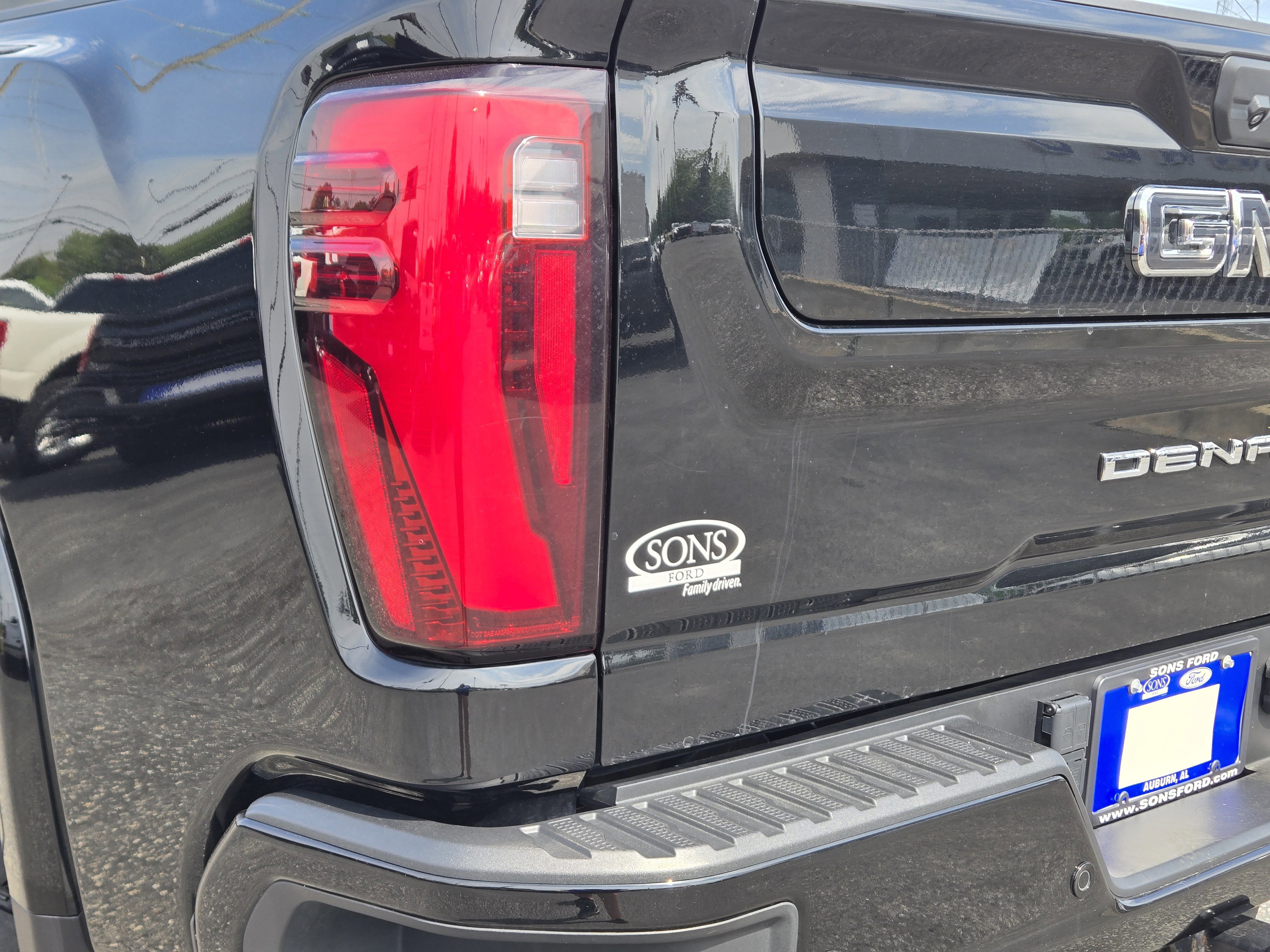 Used 2024 GMC Sierra 2500 Denali Ultimate w/ Max Trailering Package AWD/4WD image 10
