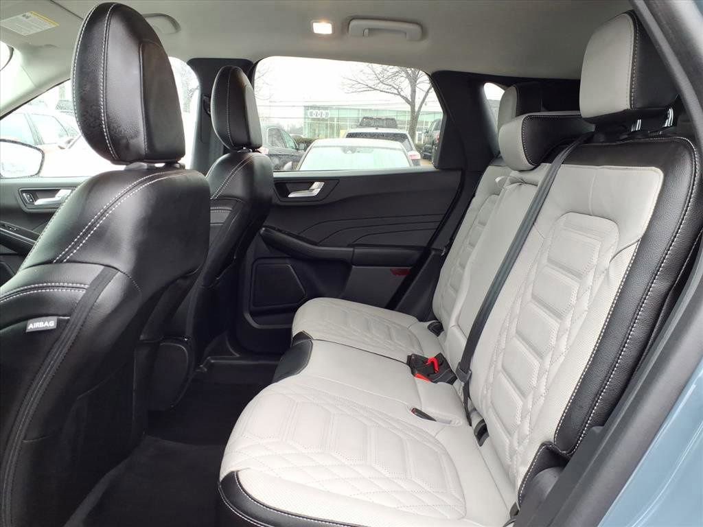 Certified 2023 Ford Escape Platinum w/ Premium Technology Package image 8