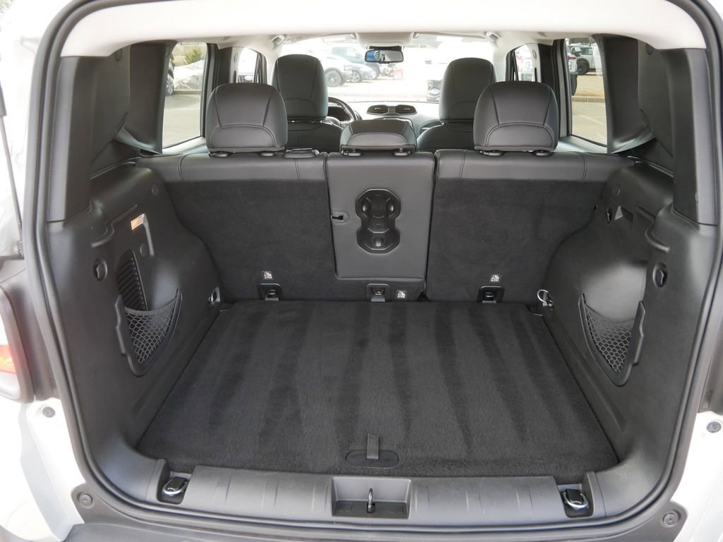 Used 2018 Jeep Renegade Trailhawk AWD/4WD image 8
