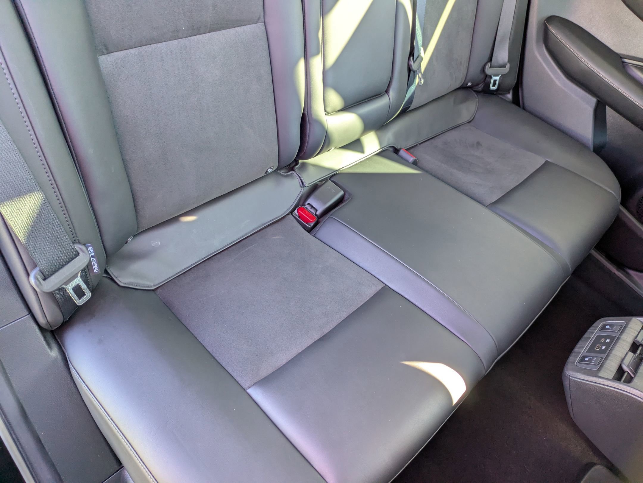 Used 2023 Nissan Ariya FWD image 37