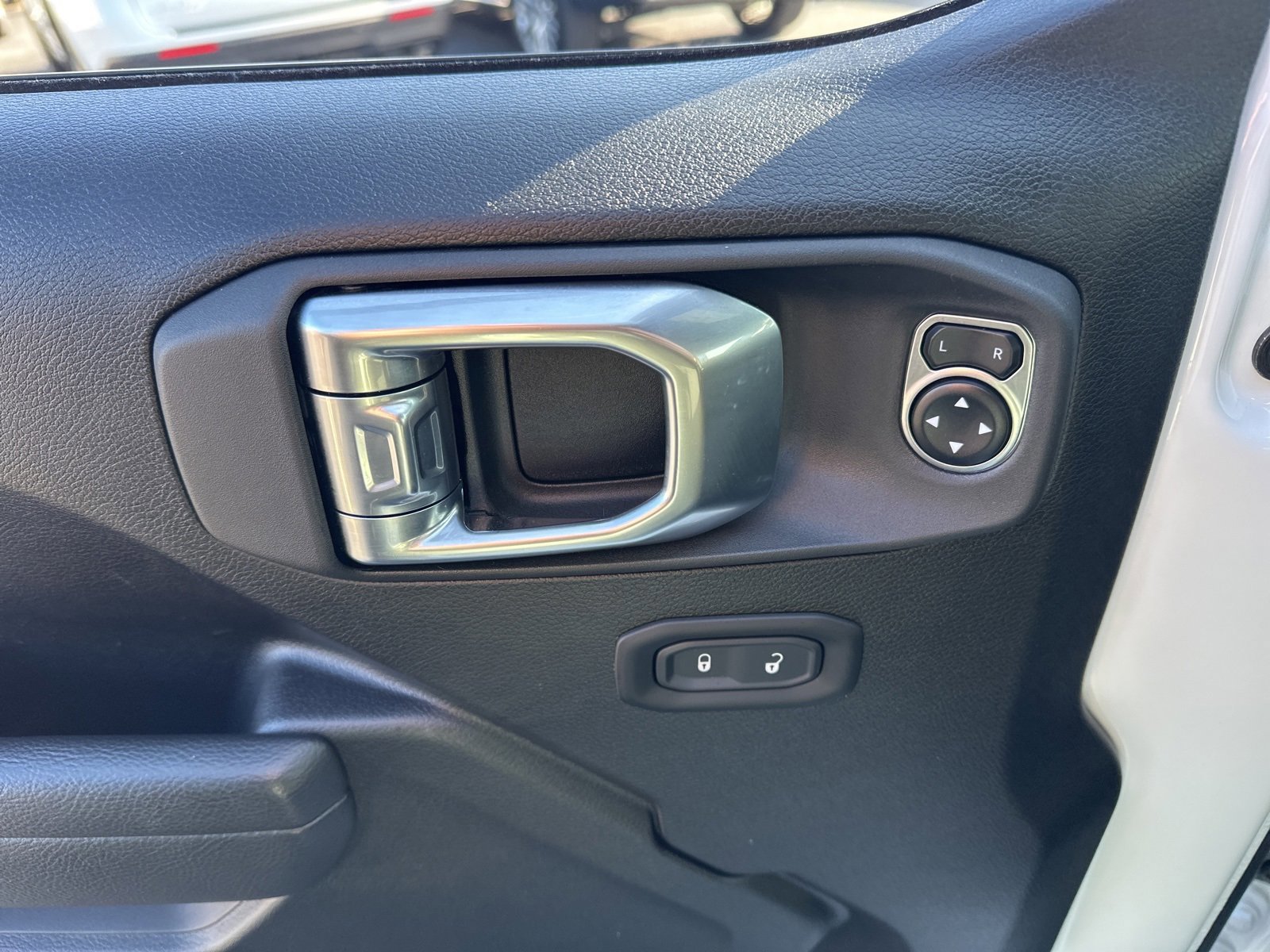 Used 2024 Jeep Gladiator Mojave w/ Safety Group image 21