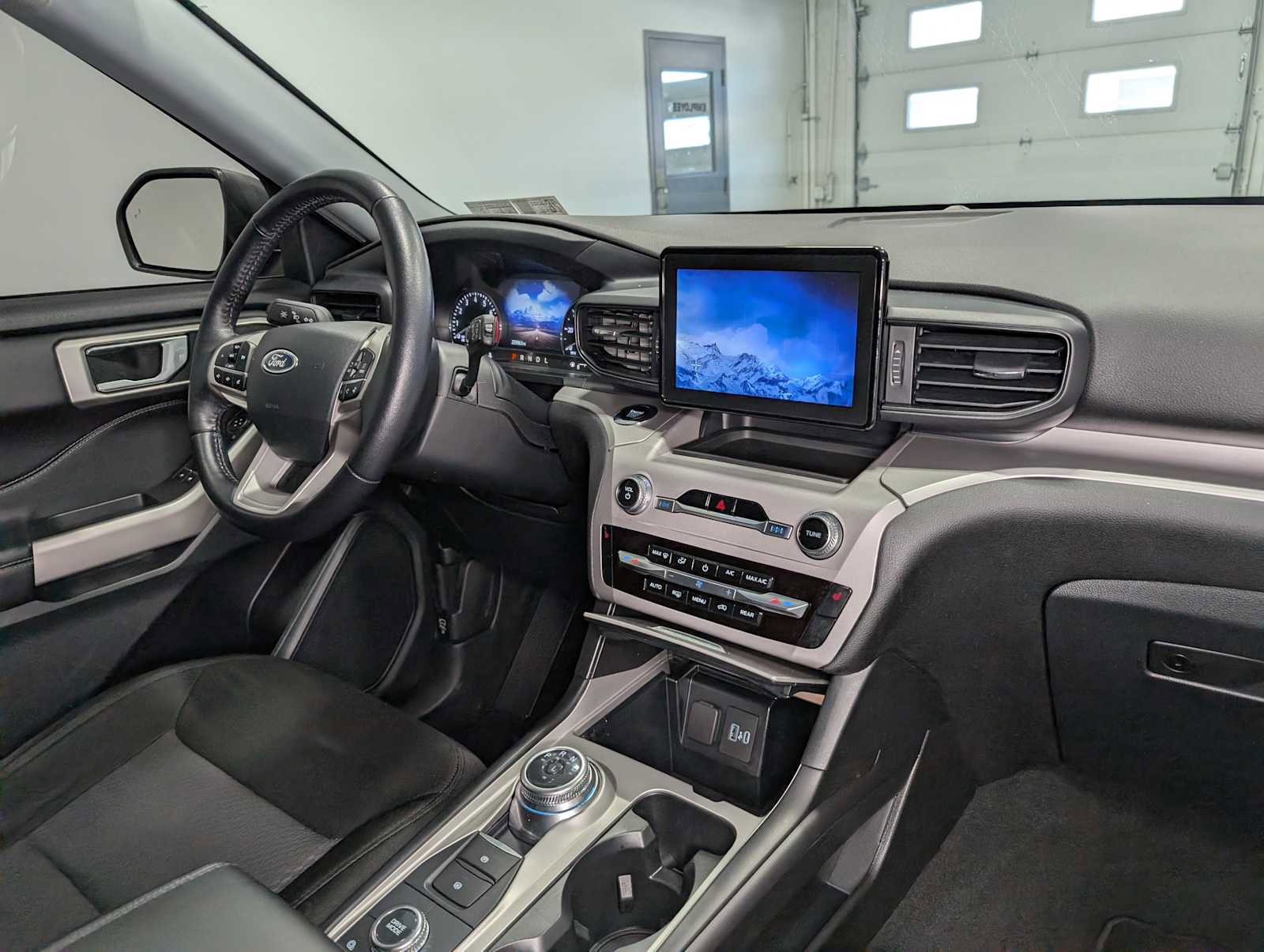 Certified 2023 Ford Explorer XLT image 44