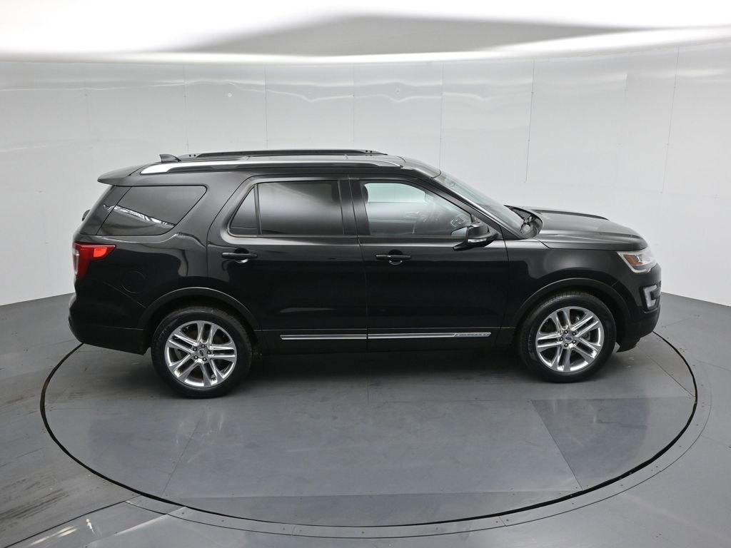 Certified 2017 Ford Explorer XLT w/ Equipment Group 202A image 43