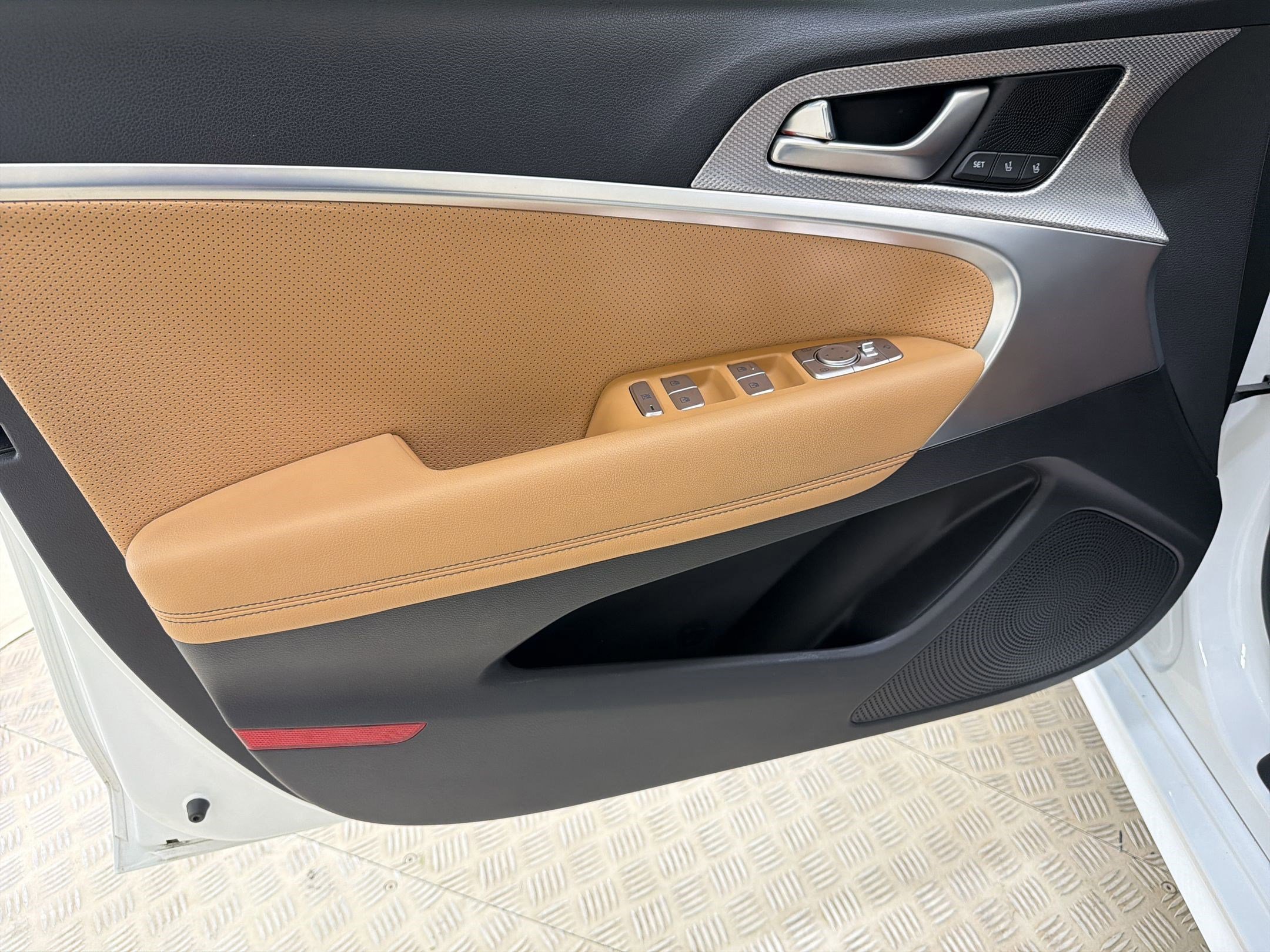 Used 2022 Genesis G70 3.3T image 13