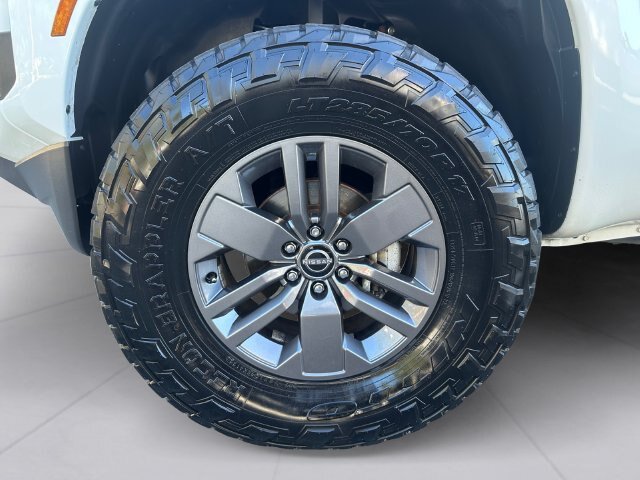 Used 2025 Nissan Frontier SV w/ SV Convenience Package AWD/4WD image 9