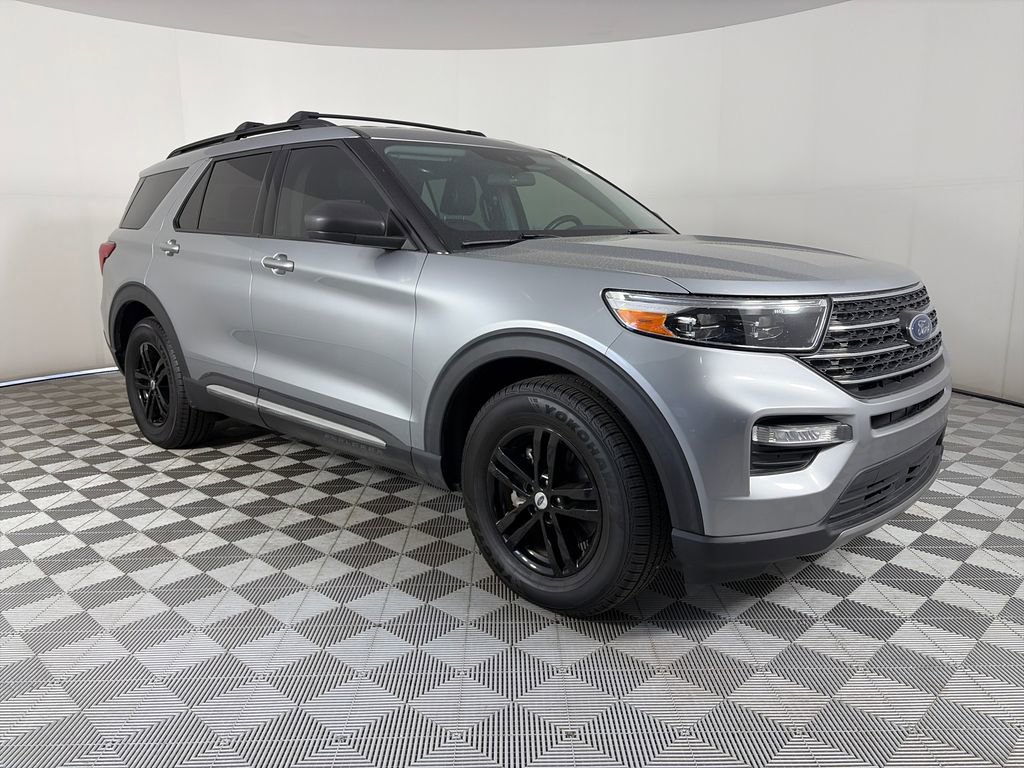 Certified 2021 Ford Explorer XLT w/ Equipment Group 202A AWD/4WD image 1