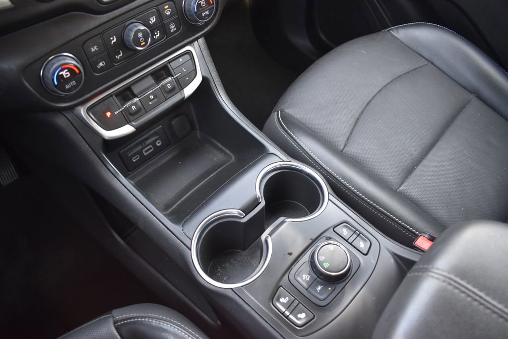 Used 2023 GMC Terrain SLT image 12