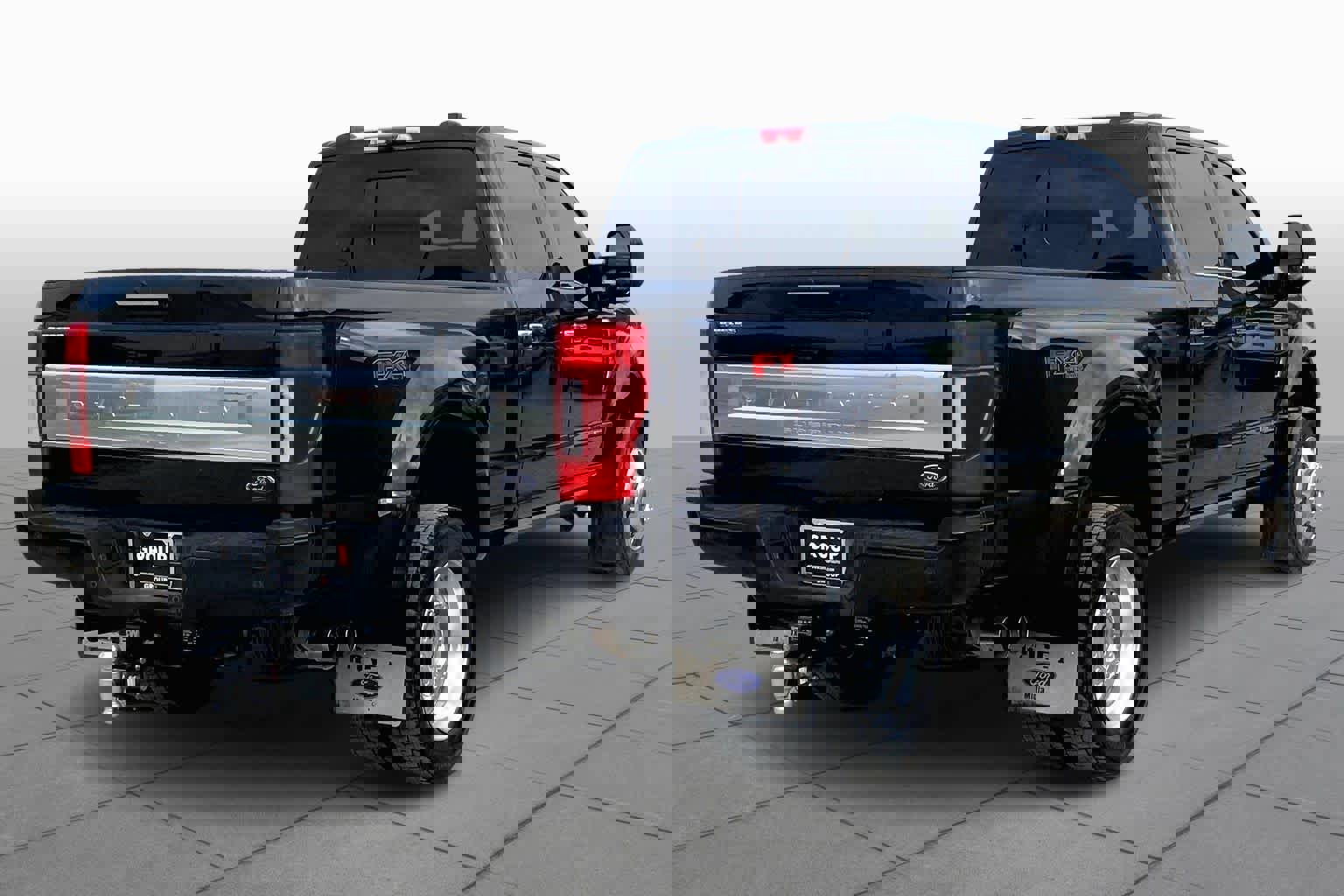 Certified 2022 Ford F450 Platinum w/ FX4 Off-Road Package image 12